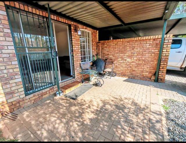 2 BEDROOM TOWNHOUSE FOR SALE IN HIGHVELD